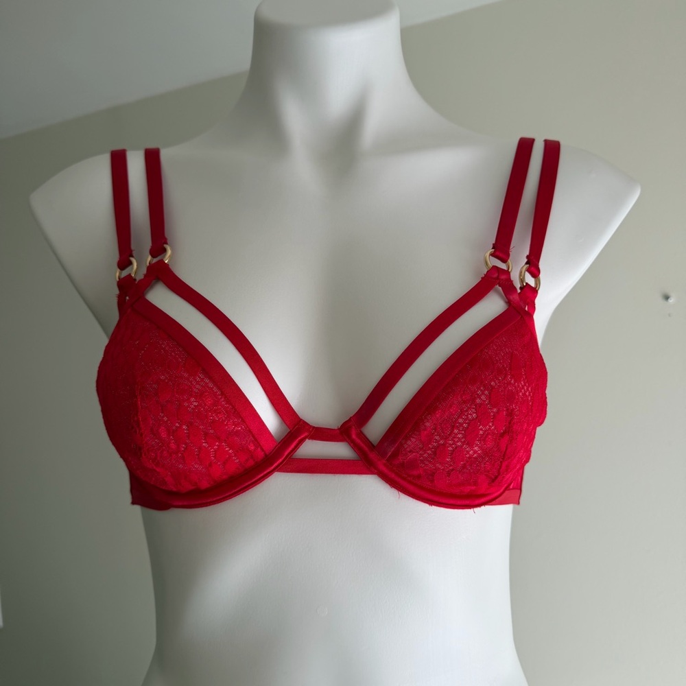 NWOT Victoria’s Secret Very Super Unlined Plunge Bra